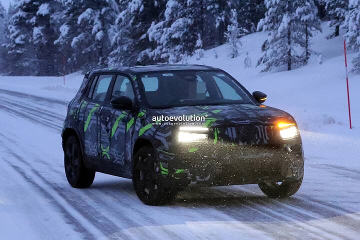 imgi_38_2027-jeep-avenger-spied-winter-testing-nicer-interior-materials-expected_8