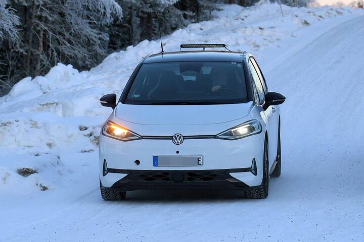 volkswagen-id3-facelift-2027-fotos-espia-2026111917-1767869011_1
