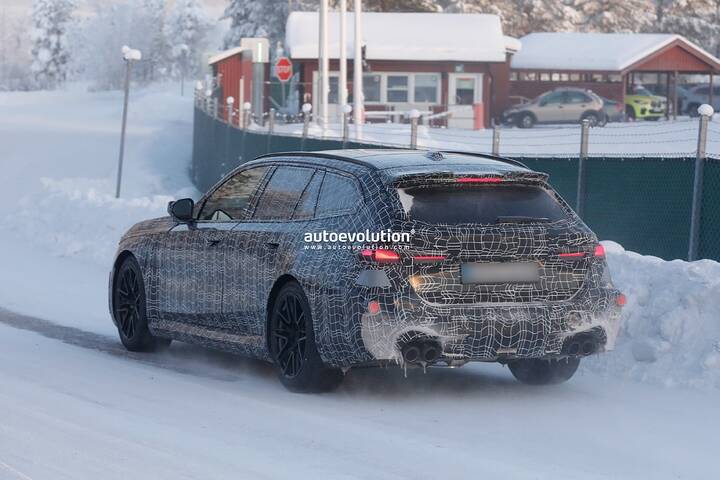 imgi_44_2028-bmw-m5-touring-spotted-with-redesigned-front-end_2