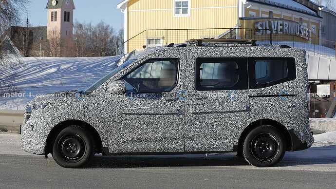 ford-tourneo-courier-spy-photo (7)