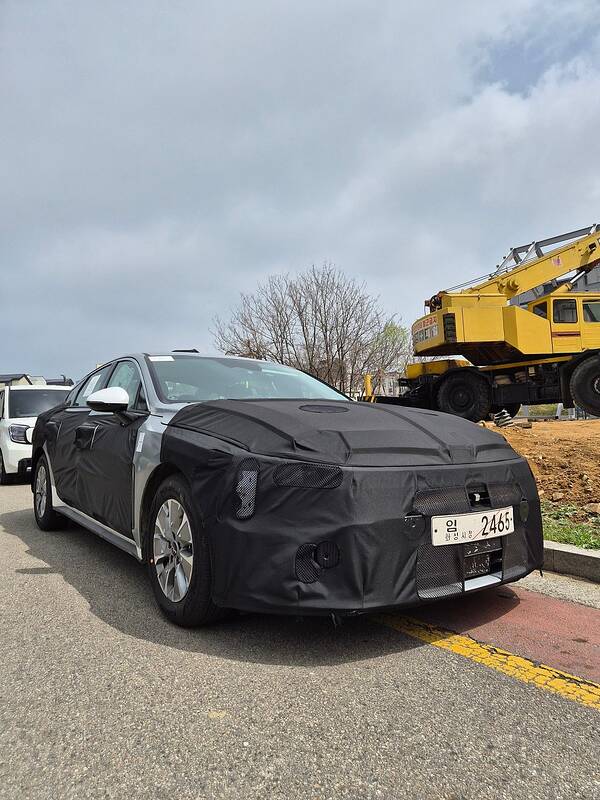 thumbKia K5 2nd Facelift Hybrid_newcarscoops-48_950x1266