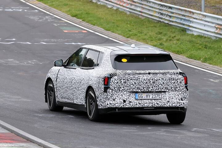 2025-kia-ev4-hatchback-sheds-camo-as-it-starts-high-speed-testing-on-the-nurburgring_6