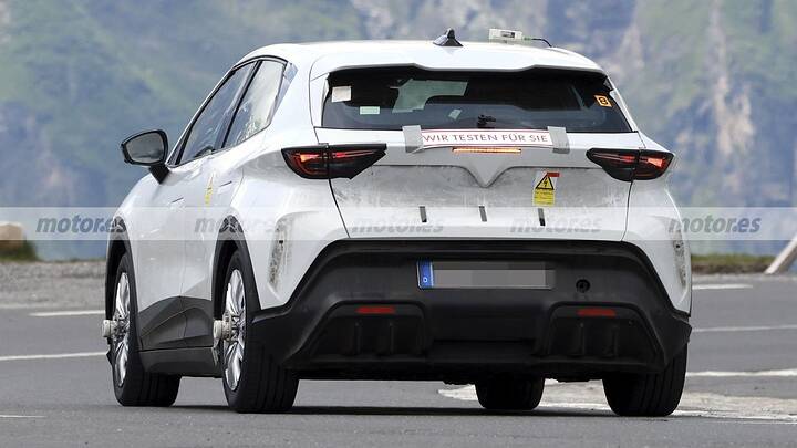 El nuevo CUPRA Raval calienta motores en los Alpes, el eléctrico español reaparece y deja ver nuevos detalles 18