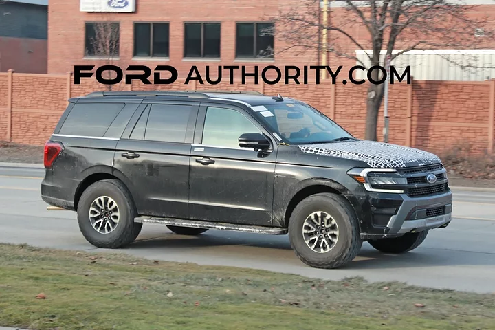 Ford-Expedition-Raptor-Prototype-Spy-Shots-February-2023-Exterior-004