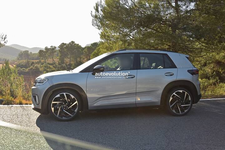 imgi_68_2026-volkswagen-id-cross-prototype-spied-with-minimal-camouflage_11