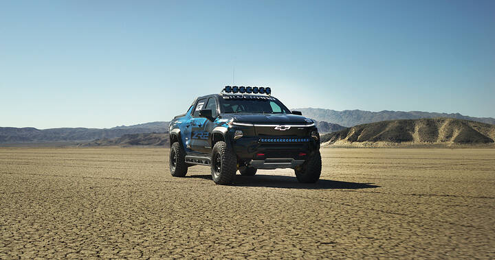 ChevroletSilveradoEVZR2off-roadracetruckconceptAA00001