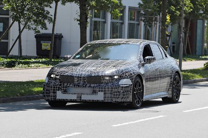 imgi_48_2028-bmw-m3-ev-prototype-shows-interior-details-may-weigh-nearly-2300-kg_10