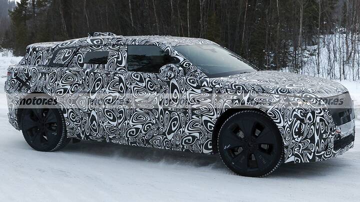 range-rover-velar-ev-2026-pruebas-invierno-2025107423-1743164062_11