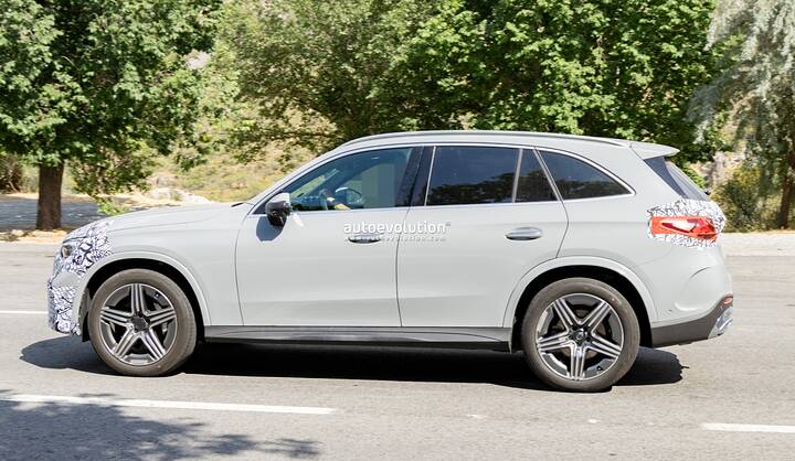 spy-photos-2027-mercedes-benz-glc-facelift-prototype-shows-finalized-exterior-design_6