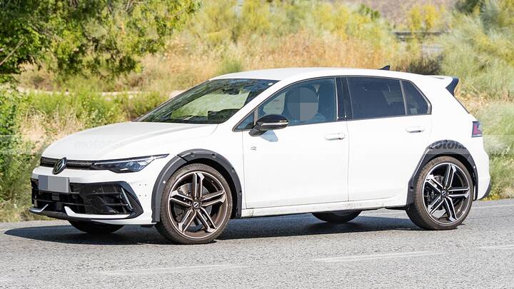 Volkswagen dudó sobre su continuidad pero habrá un nuevo T-Roc R, y estas fotos espía lo confirman 3