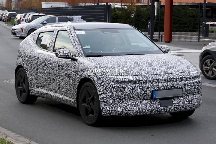imgi_65_the-hyundai-ioniq-3-spied-with-concept-three-cues-tesla-esque-pleos-infotainment-system_15