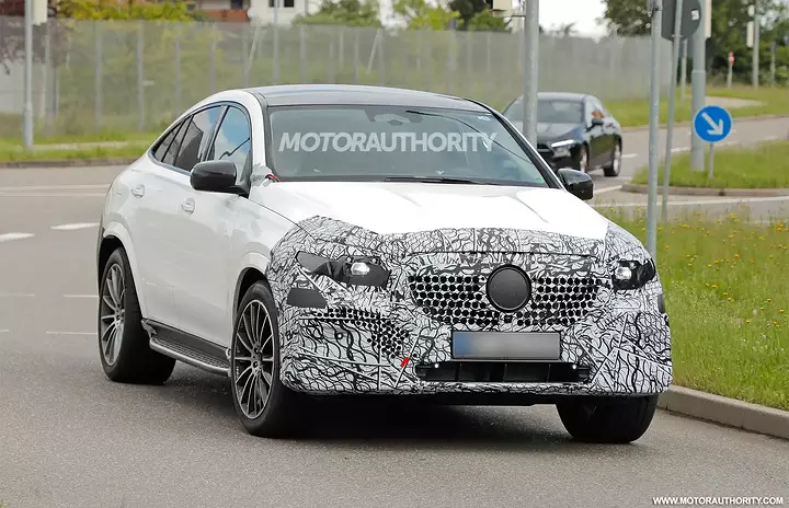 2027-mercedes-benz-gle-class-coupe-facelift-spy-shots--photo-credit-baldauf_100932274_h