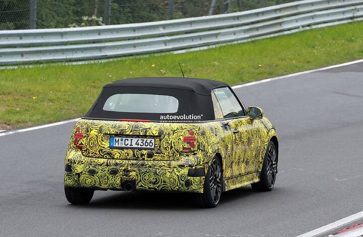 2025-mini-john-cooper-works-convertible-spied-gas-and-electric-versions-are-on-the-menu_11