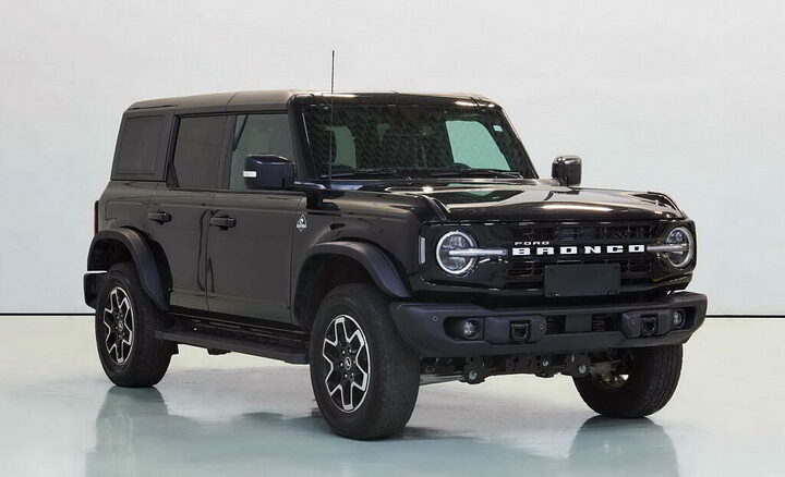 https___www.carscoops.com_wp-content_uploads_2023_09_Ford-Bronco-Chinese-Spec-1-1024x623