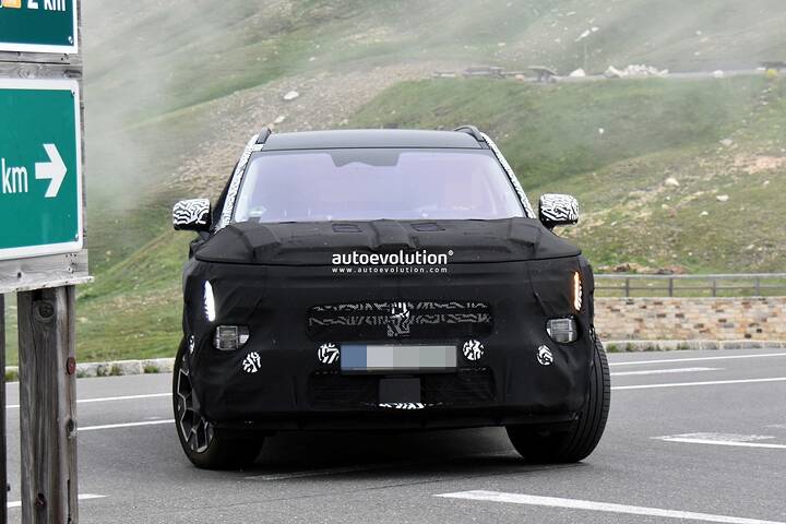 spy-photos-2027-hyundai-tucson-dons-art-of-steel-overalls-in-the-alps_17