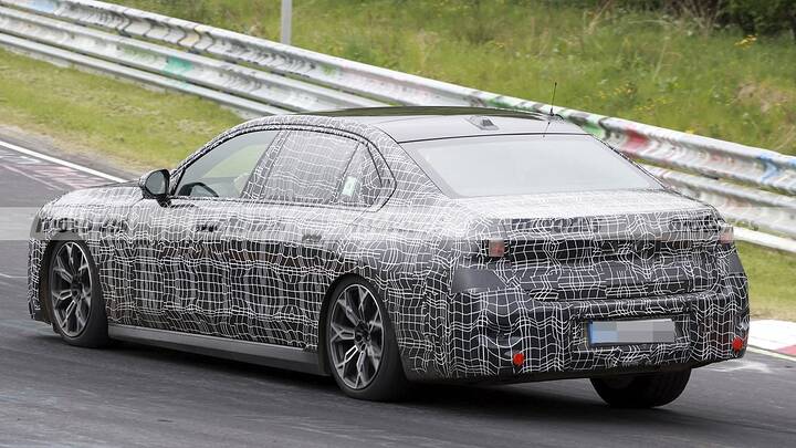 BMW resucita al Serie 7 Alpina, lujo extremo y actitud sin filtros para incomodar al Clase S ya rugen en Nürburgring 11
