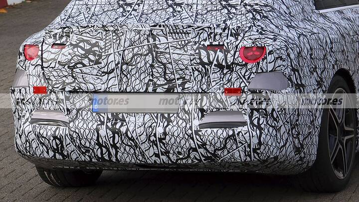 mercedes-clase-c-eq-fotos-espia-destape-2025110683-1761214166_17