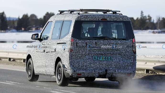 ford-tourneo-courier-spy-photo (12)