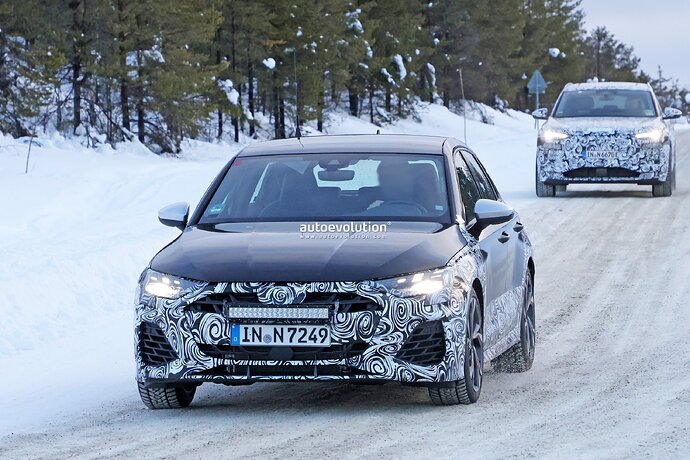 facelifted-audi-s3-spied-with-smaller-grille-maybe-bmw-can-learn-a-thing-or-two-from-it_1