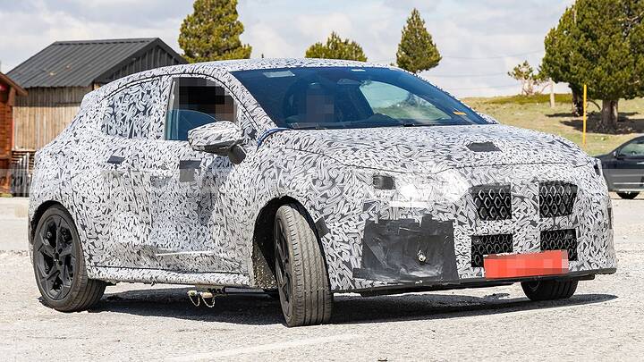 El interior del nuevo Renault Clio 2026 se descubre en estas fotos espía que adelantan un coche más digital y conectado 9