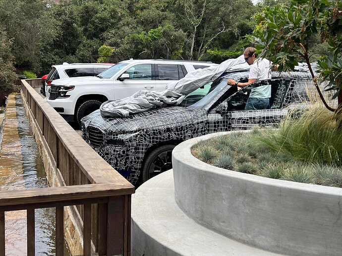 bmw-engineer-takes-the-v8-powered-bmw-xm-on-a-family-trip-gives-us-a-better-look-inside_1
