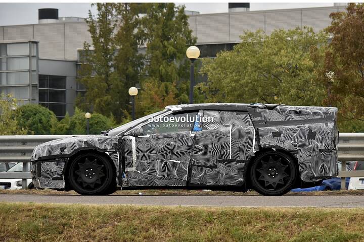 imgi_142_2027-ferrari-elettrica-what-we-know-about-maranellos-first-electric-production-car_28