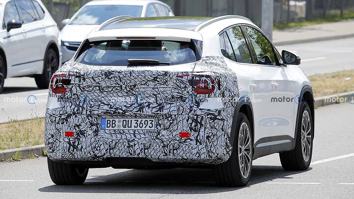 imgi_22_mercedes-gla-2027-newcarscoops