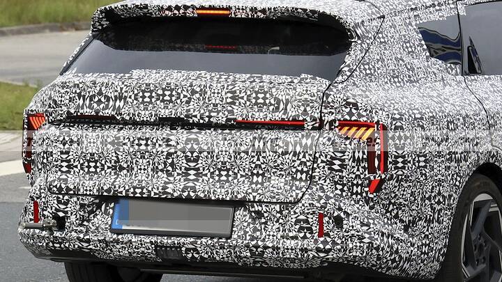 kia-k4-wagon-2026-fotos-espia-destape-2025110845-1762157280_15