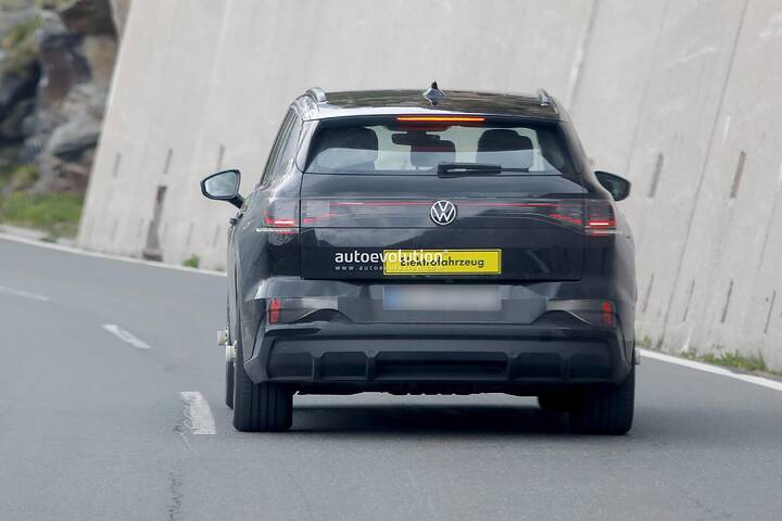 first-ever-volkswagen-id-tiguan-spied-ahead-of-its-us-launch-for-the-2027-newcarscoops_12