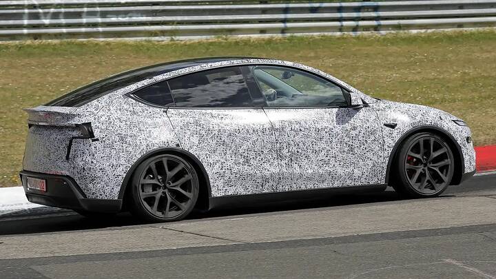 Tesla Model Y Performance - dynamic rear angled_zqpq5d