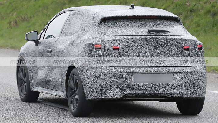 renault-clio-2026-fotos-espia-2025107830-1745340532_7