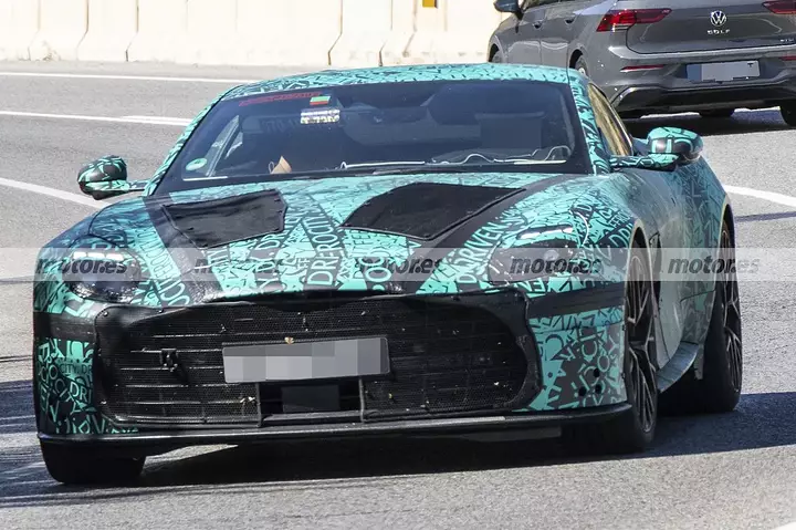 aston-martin-vanquish-2025-teaser-2024103803-1724164297_4