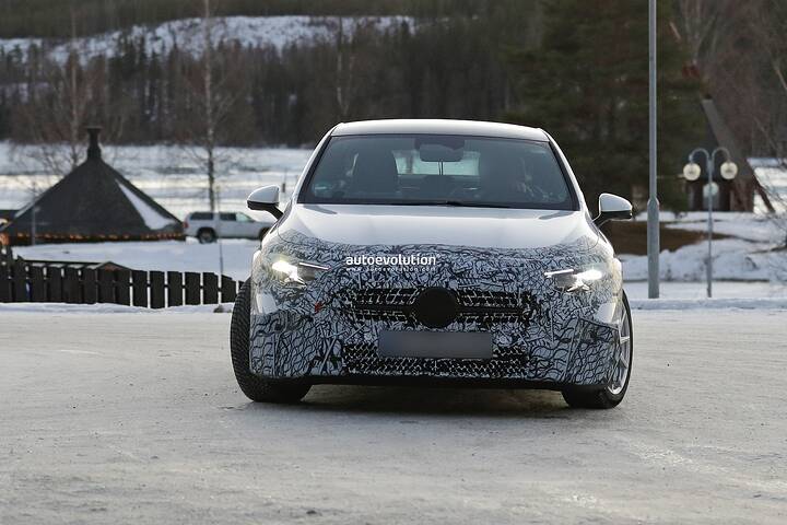 2026-mercedes-benz-cla-snapped-with-less-camouflage-than-before_1