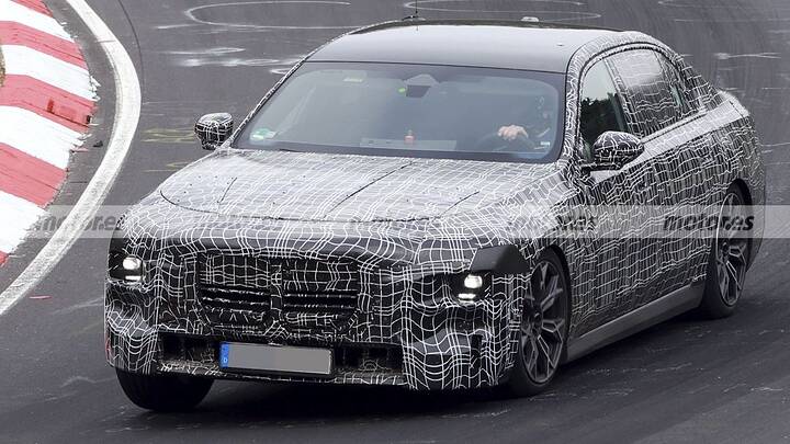 BMW resucita al Serie 7 Alpina, lujo extremo y actitud sin filtros para incomodar al Clase S ya rugen en Nürburgring 5