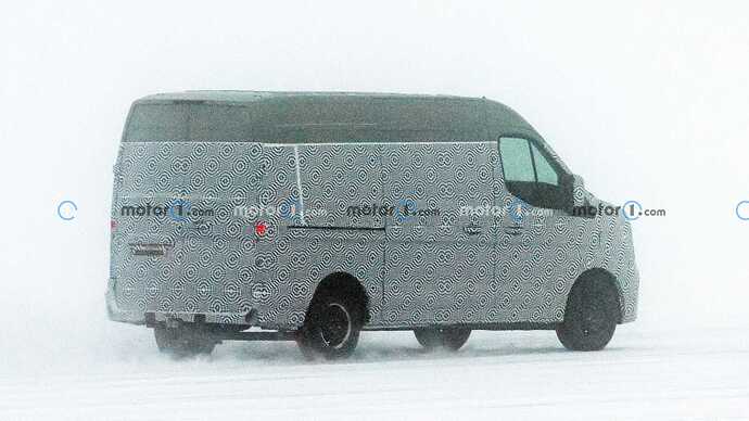 new-renault-master-first-spy-photo (9)
