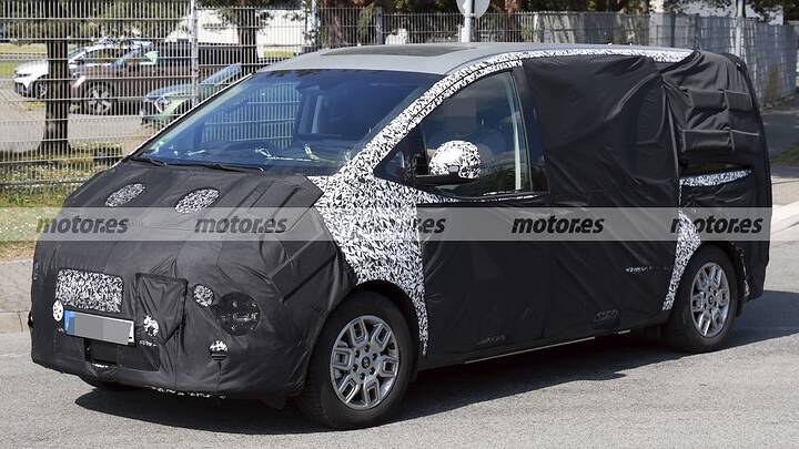 hyundai-staria-ev-2026-fotos-espia-2025107721-1744707465_9