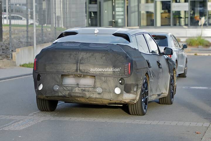 imgi_31_kias-ev4-gt-sedan-hits-the-open-road-for-testing-could-pack-roughly-400-hp_10