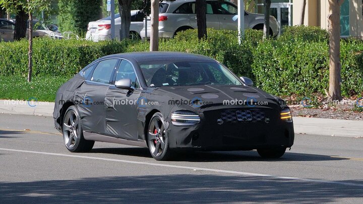 genesis-g80-front-view-facelift-spy-photo (8)
