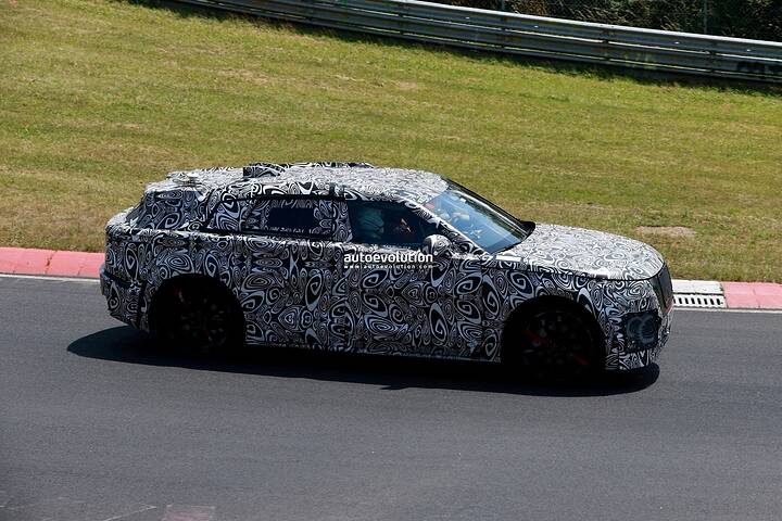 imgi_36_2027-range-rover-velar-electric-spied-with-a-full-roll-cage-testing-at-the-nurburgring_5