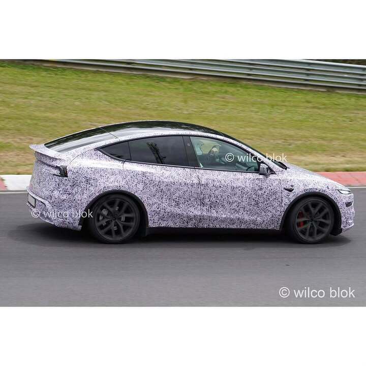 Tesla Model Y Performance spied testing at the Nürburgring!- 21” rims (inspired by outgoing Mod (1)