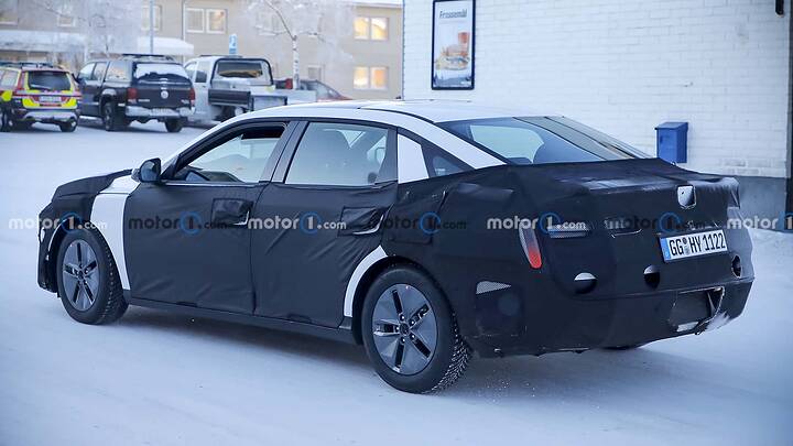 hyundai-elantra-2026-newcarscoops (2)