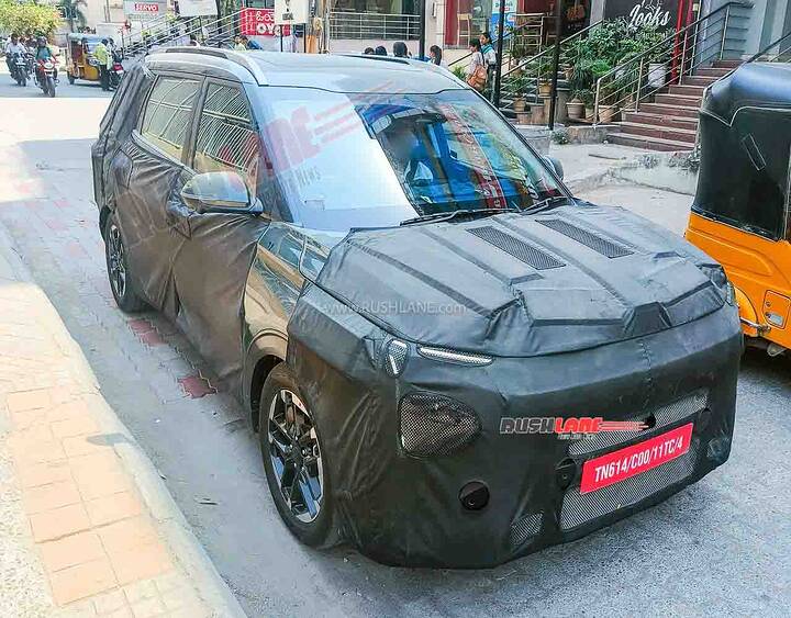 2025-kia-carens-facelift-spied-in-hyderabad-4