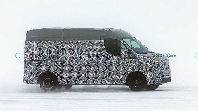 new-renault-master-first-spy-photo (5)