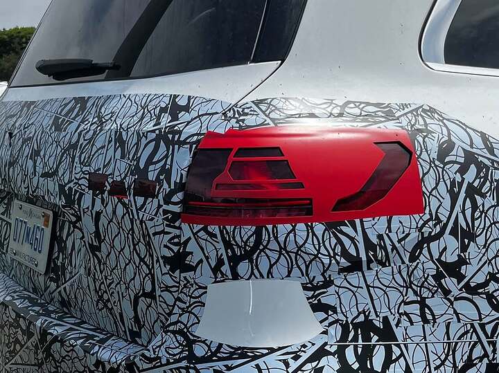 2026 Mercedes GLS second facelift spotted on the parking   lot in United States. #2026mercedesgls #mercedesgls #erlkoenig #spyshot #camouflage #suv #spotted #testvehicle (1)