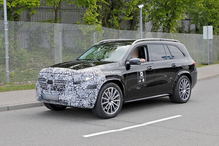 the-mercedes-maybach-gls-600-4matic-looks-primed-for-a-second-facelift_5