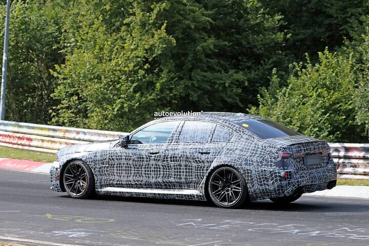 spy-photos-2027-bmw-m5-neue-klasse-prototype-rocking-the-nuerburgring-reveals-all-we-need-to-know_6