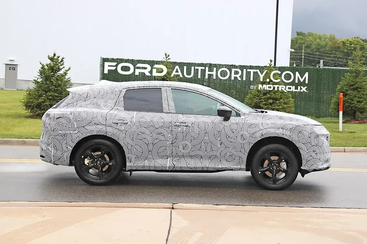 2025-Nissan-Murano-Prototype-Spy-Shots-September-2023-Exterior-006