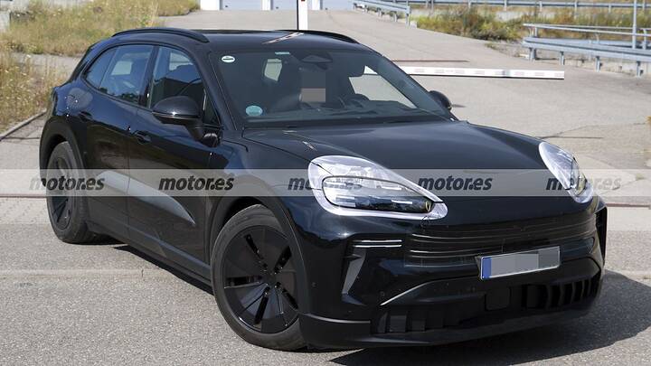 Finally revealed! The new electric Porsche Cayenne reveals its interior (and its new face, too)