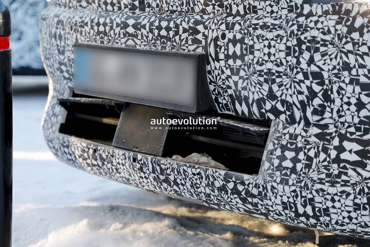 imgi_106_hyundai-ioniq-3-prototype-caught-charging-in-the-cold-shows-mild-manners_29