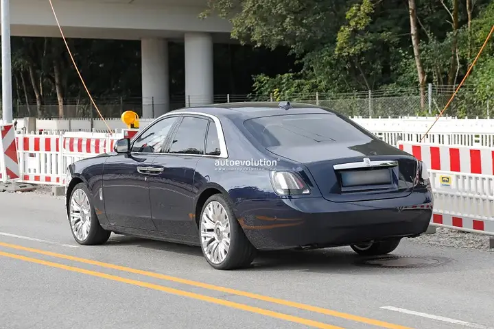 2026-rolls-royce-ghost-spied-with-new-face-luxury-sedan-looks-sad-thumbnail_8.jpg